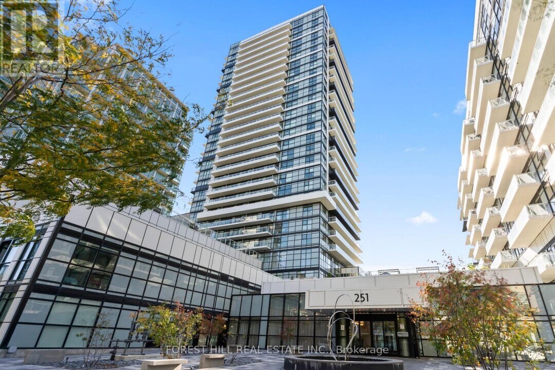 251 Manitoba St in Toronto, ON - Building Photo