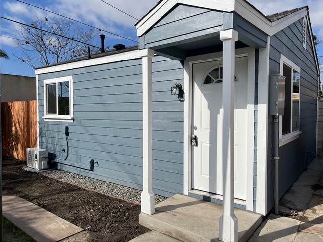 property at 2038 S Sycamore St