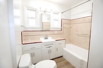 230 Avenue G in Redondo Beach, CA - Building Photo - Building Photo