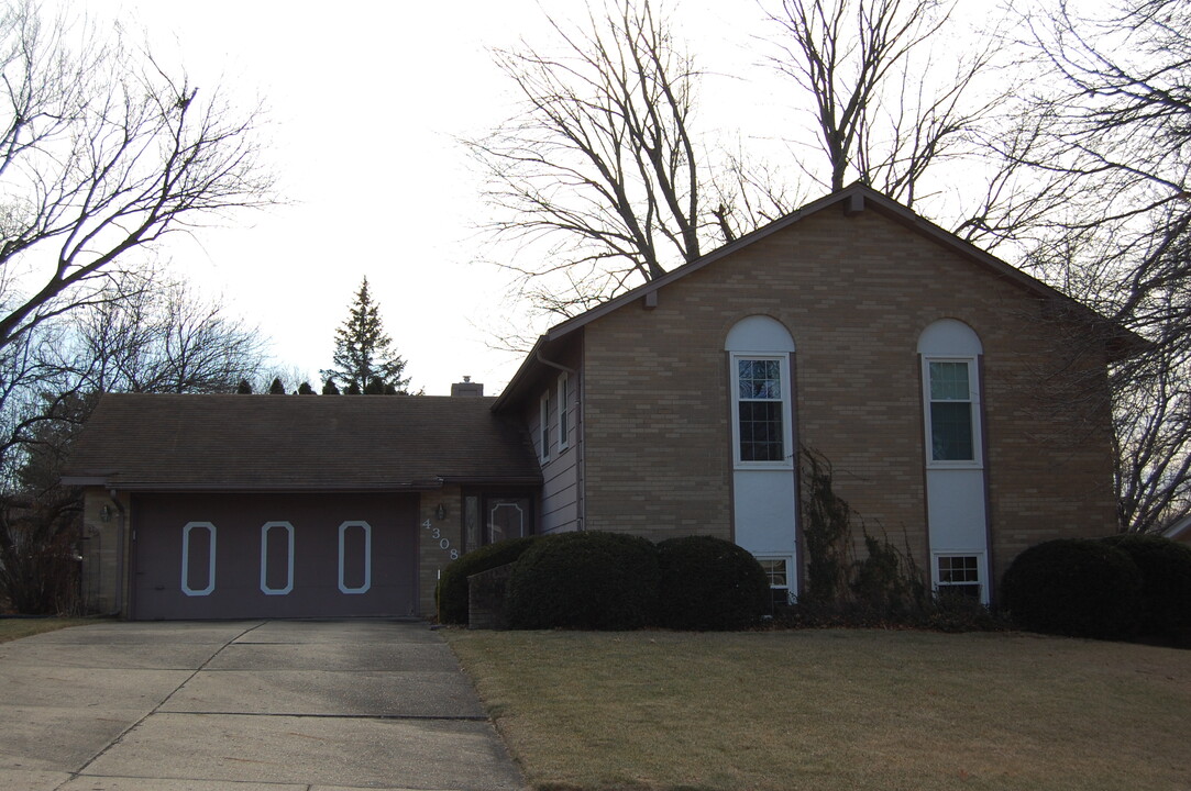 4308 Dakota Dr in West Des Moines, IA - Building Photo