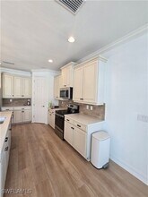 1453 Alhambra Dr in Ft. Myers, FL - Building Photo - Building Photo