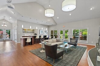 Springwoods at Lake Ridge in Woodbridge, VA - Foto de edificio - Building Photo