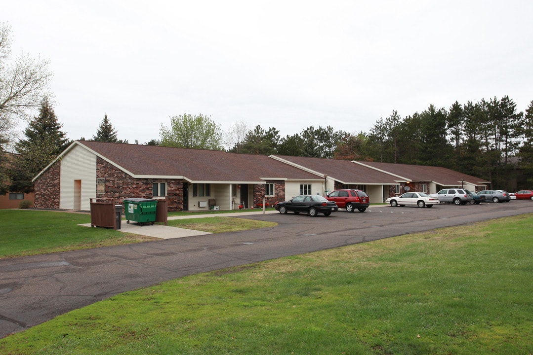 Hillcrest Apartments in Saint Croix Falls, WI - Building Photo