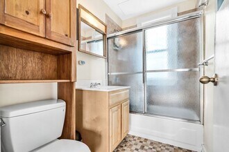 4 Bucknam St, Unit 2 in Boston, MA - Foto de edificio - Building Photo