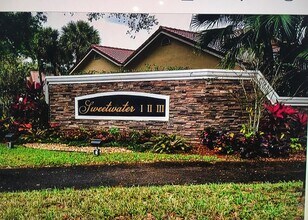 10910 Lakemore Ln in Boca Raton, FL - Building Photo - Building Photo
