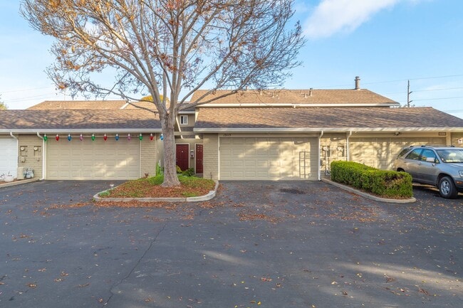 property at 19115 Creekside Pl