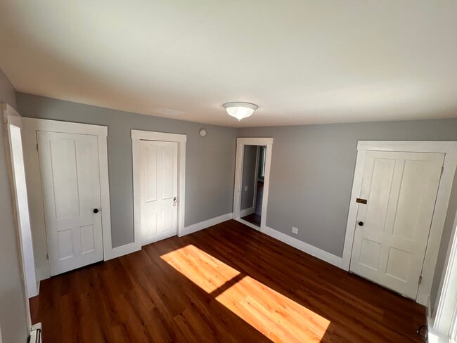 31 Severance St, Unit 31-2 Severance St. in Claremont, NH - Foto de edificio - Building Photo