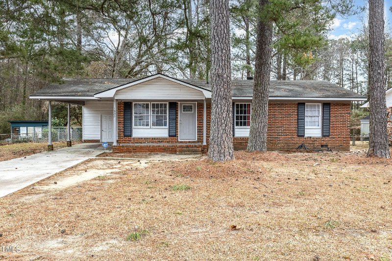 1935 Ashton Rd in Fayetteville, NC - Building Photo