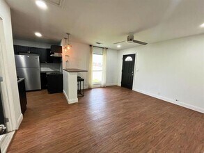 217 Adrian Dr in Fort Worth, TX - Building Photo - Building Photo