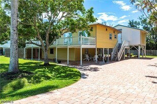 15410 Allen Way in Ft. Myers, FL - Building Photo