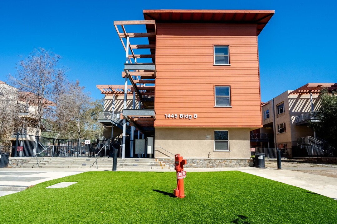 Claremont Collegiate Apartments in Claremont, CA - Building Photo