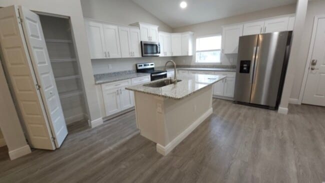 9093 N Peachtree Way in Citrus Springs, FL - Building Photo - Building Photo