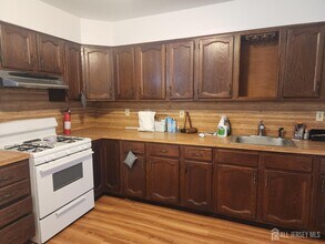 47 Thorpe Ave in Woodbridge Township, NJ - Building Photo - Building Photo