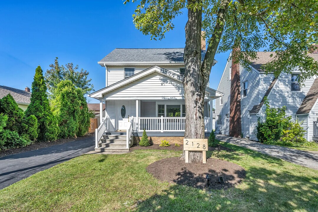 2128 Hampstead Rd in Cleveland Heights, OH - Building Photo