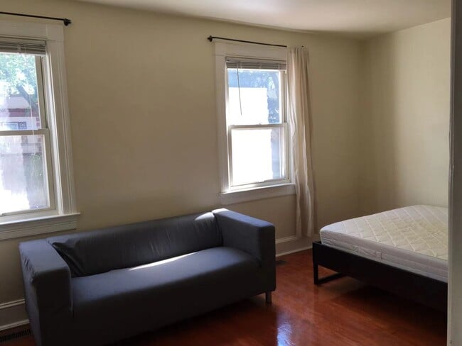 property at 1447 Parkwood Pl NW