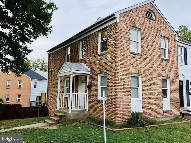 property at 2916 Wren Ct