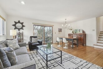 121 Squire Hill Rd in Montclair, NJ - Building Photo - Building Photo