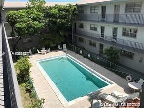 16215 NE 18th Ct-Unit -104 in North Miami Beach, FL - Building Photo - Building Photo