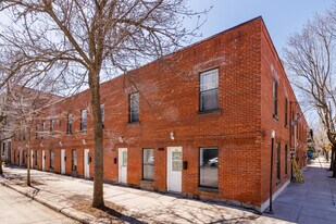 1238 De Laprairie St in Montréal, QC - Building Photo