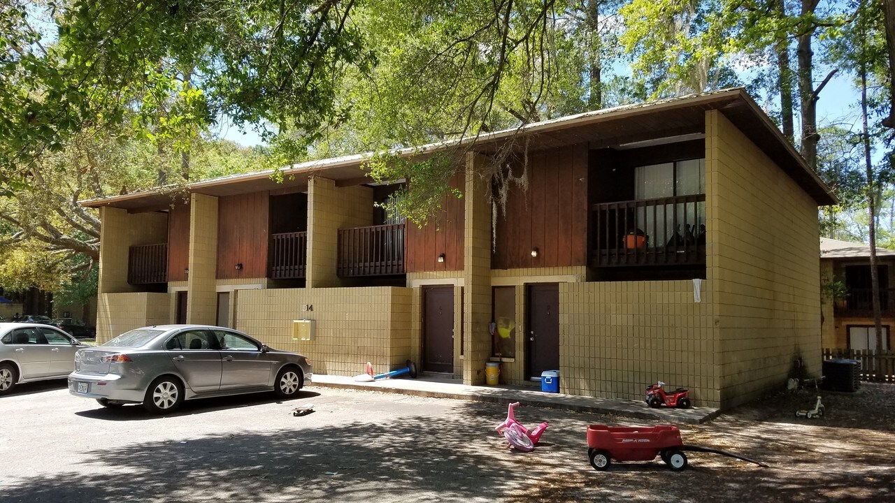 514 SW 67th Ter in Gainesville, FL - Foto de edificio