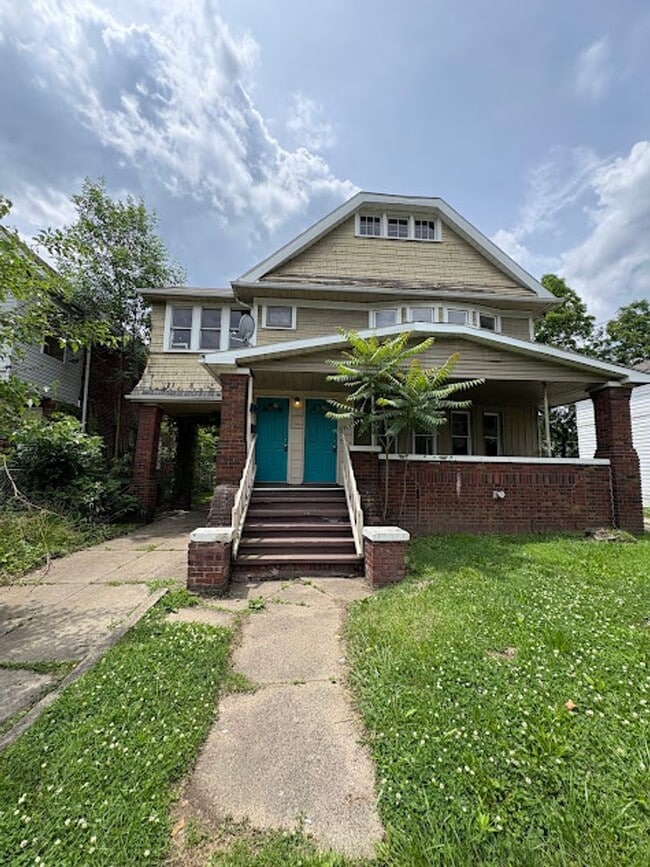 property at 382 Madison Ave