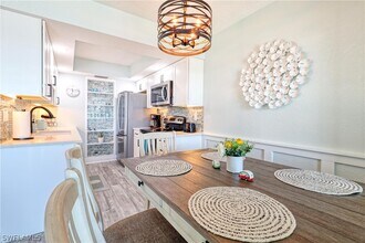 898 Buttonwood Dr in Fort Myers Beach, FL - Foto de edificio - Building Photo