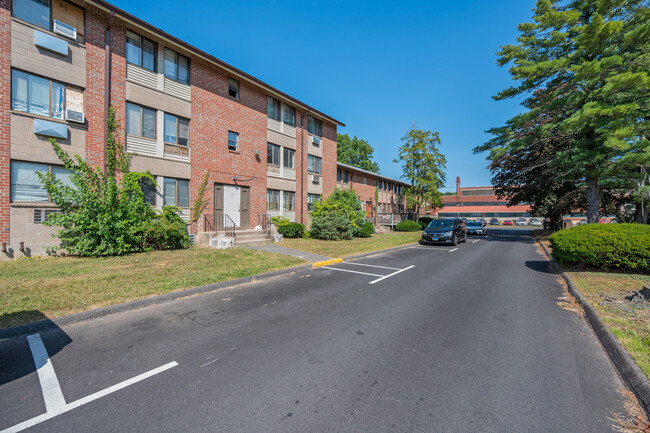 157 School St, Unit f in East Hartford, CT - Building Photo - Building Photo