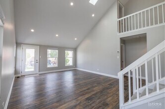 1801 Shetland Rd in Naperville, IL - Foto de edificio - Building Photo