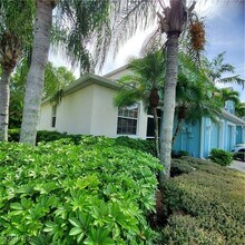 3616 Pine Oak Cir in Ft. Myers, FL - Building Photo - Building Photo