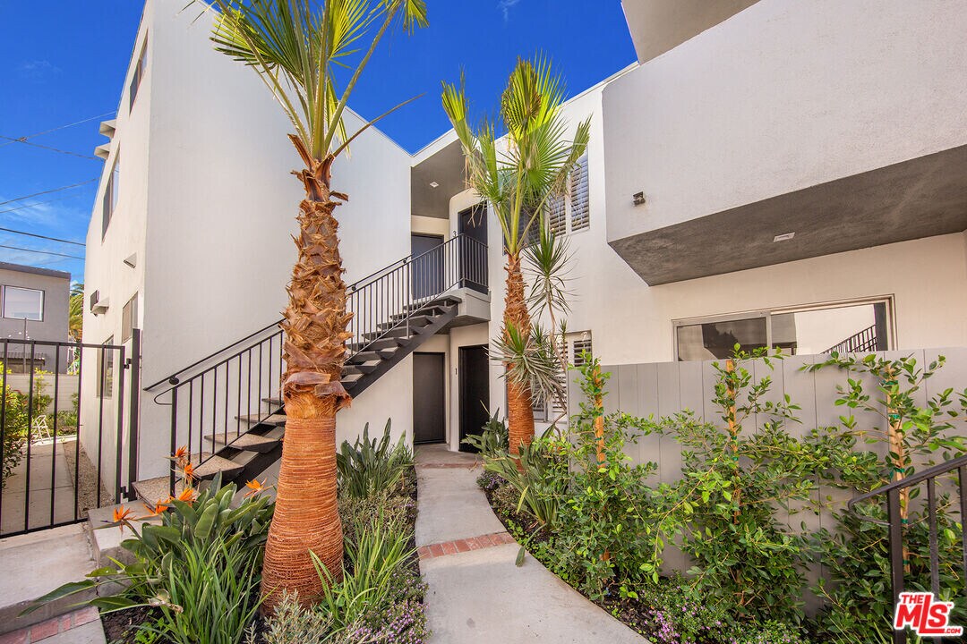 628 Orlando Ave in West Hollywood, CA - Building Photo