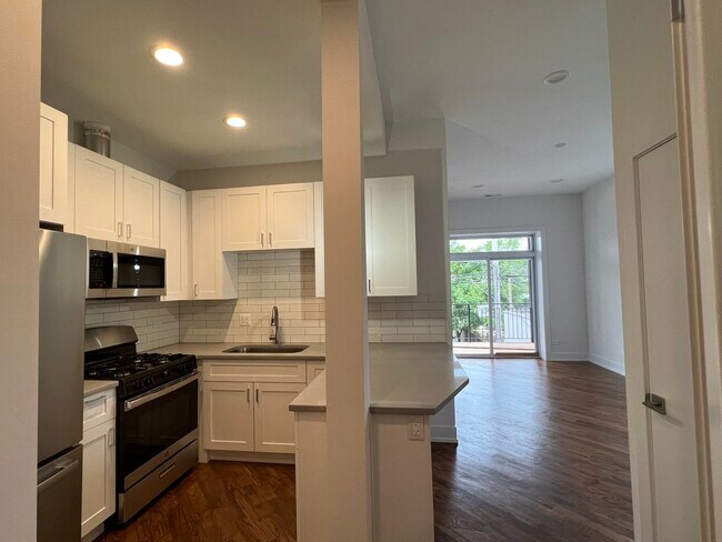 2217 W Chicago Ave in Chicago, IL - Building Photo - Building Photo