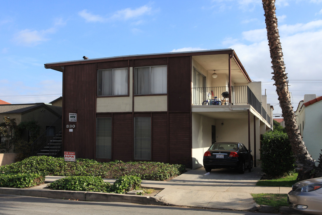 830 Roswell Ave in Long Beach, CA - Building Photo