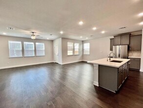 15502 Ellinger Dr in Austin, TX - Building Photo - Building Photo