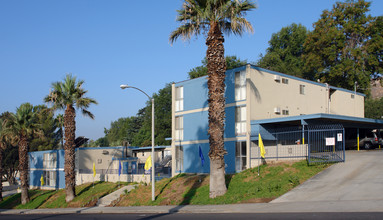 The Palms Apartments in Riverside, CA - Building Photo - Building Photo