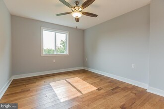 4818 Smick St, Unit 1 in Philadelphia, PA - Foto de edificio - Building Photo