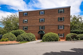 Eastview Apartments in Worcester, MA - Foto de edificio - Building Photo