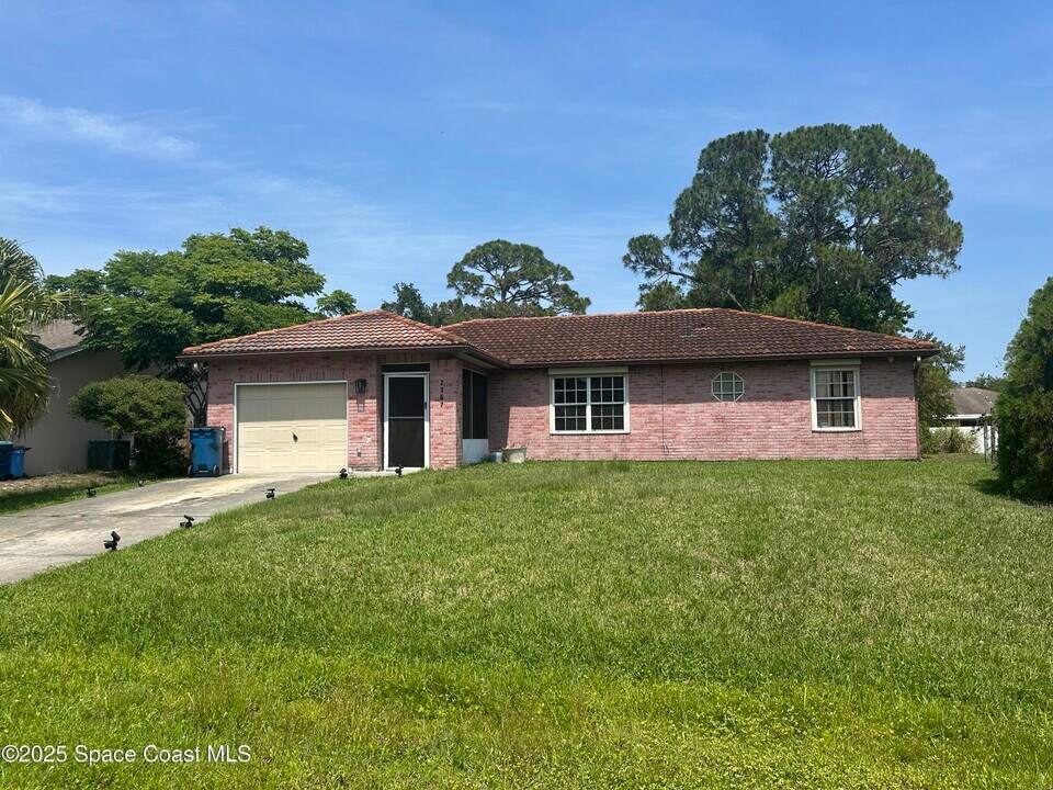 2367 Angel Rd in Palm Bay, FL - Building Photo