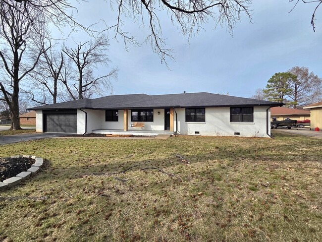 213 W Aven Ave in Nixa, MO - Building Photo - Building Photo