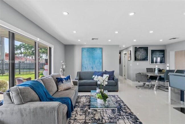 830 SW 93rd Ave in Miami, FL - Building Photo - Building Photo