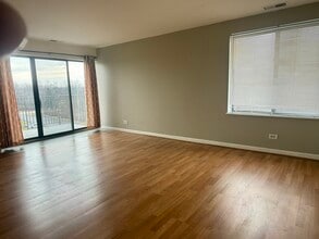 425 Walnut Creek Rd in Lisle, IL - Building Photo - Building Photo