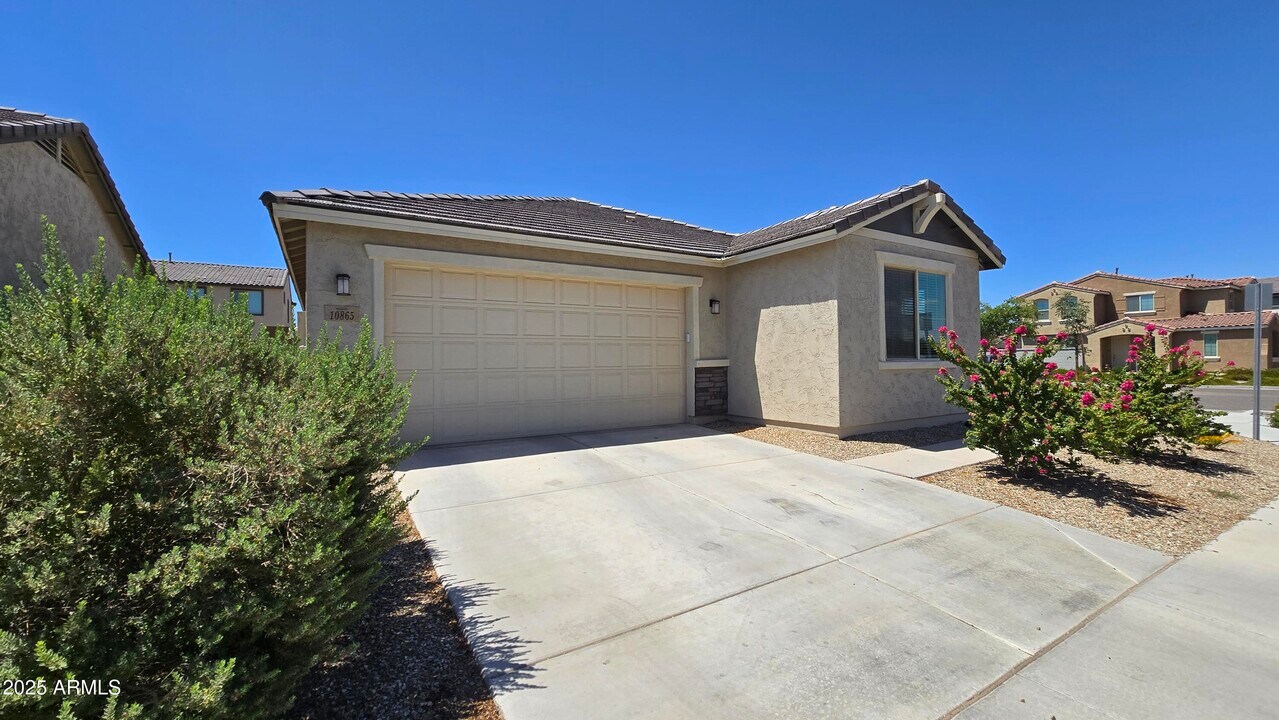 10865 W Fillmore St in Avondale, AZ - Building Photo