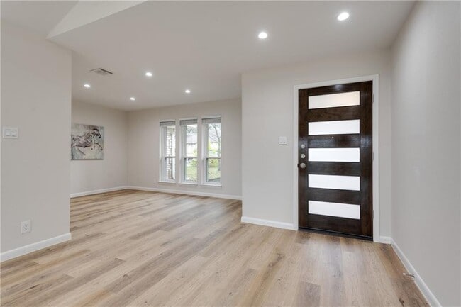 4502 Malaga Dr in Austin, TX - Building Photo - Building Photo