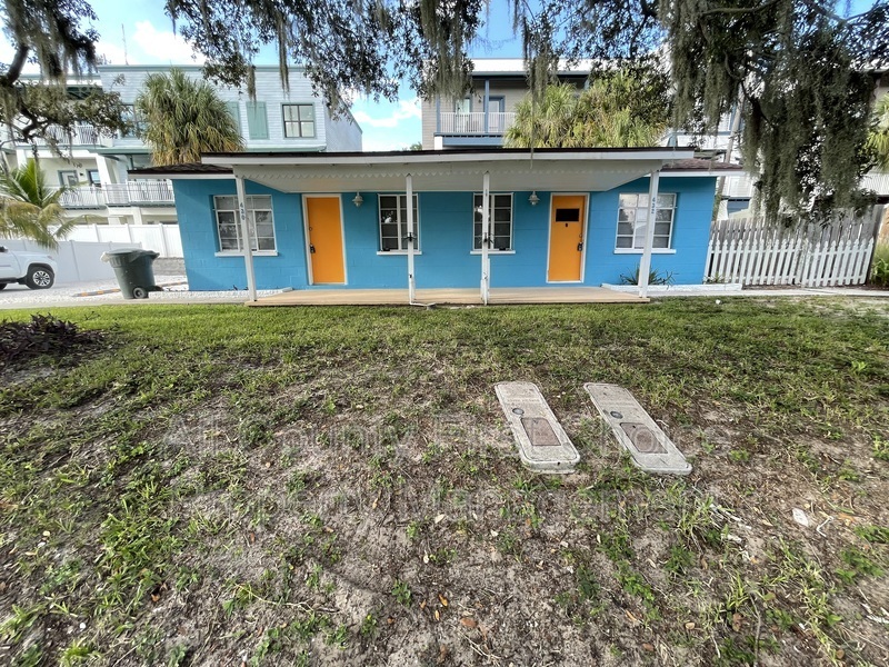 430 Highland Ct in Dunedin, FL - Building Photo