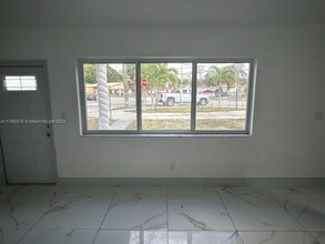 2490 NW 104th Terrace in Miami, FL - Building Photo - Building Photo