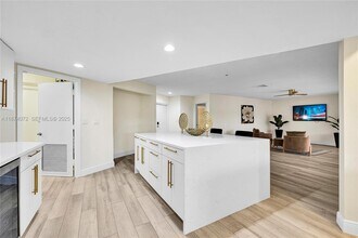 5706 Guava Dr in Tamarac, FL - Foto de edificio - Building Photo