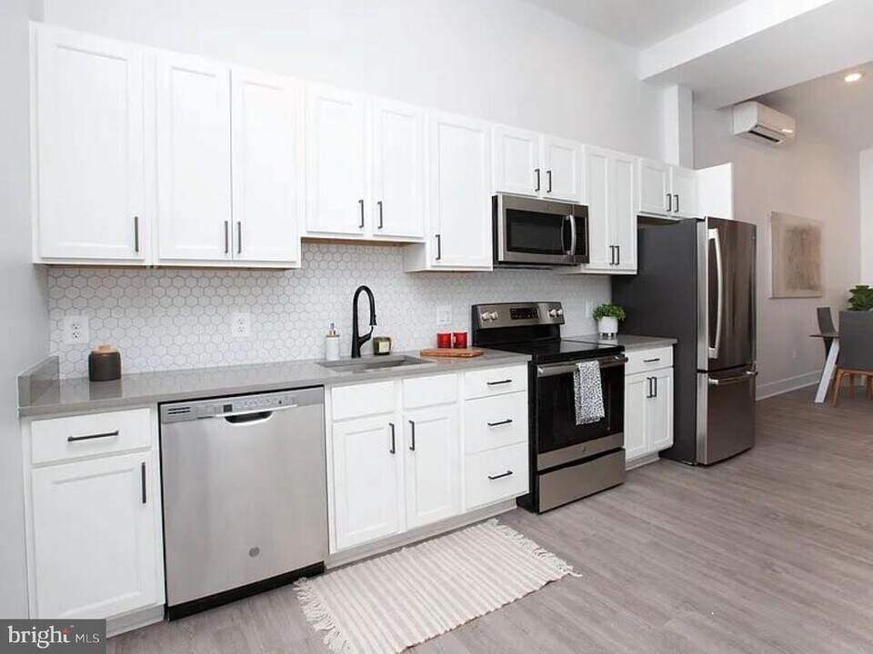 1742 Fleet St in Baltimore, MD - Building Photo