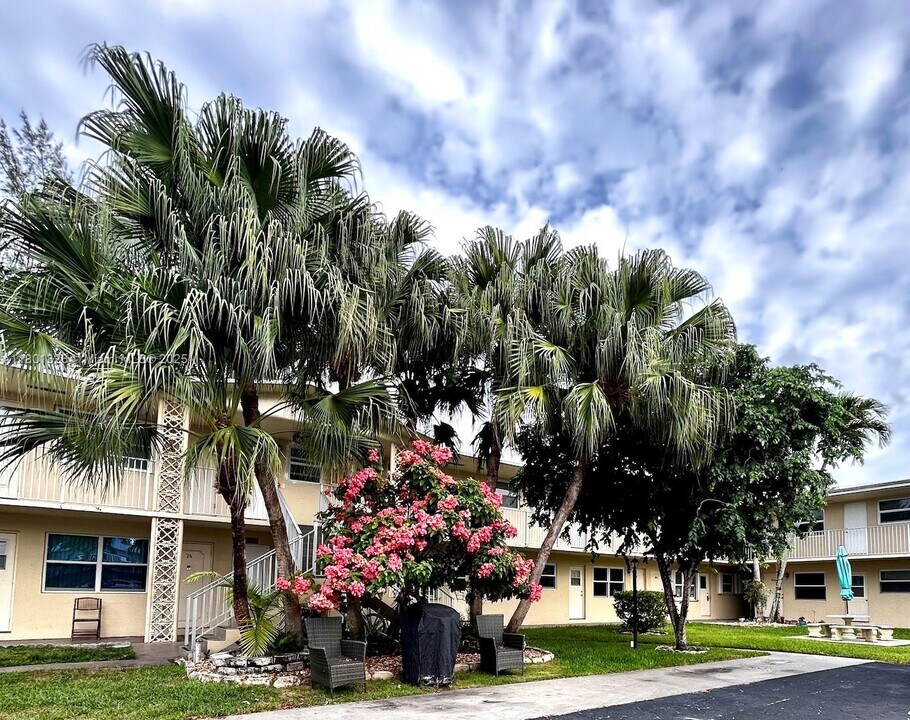 1301 N 12th Ct in Hollywood, FL - Building Photo