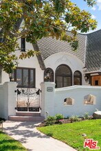 802 Cochran Ave in Los Angeles, CA - Building Photo - Building Photo