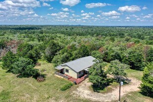 1170 County Rd B in Lexington, TX - Building Photo