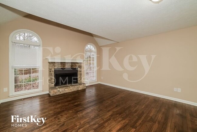 320 Due W St in Dallas, GA - Foto de edificio - Building Photo